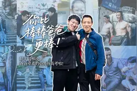 “你比棒棒爸爸更棒！” 朝天门梯坎上爸爸牵着的小男孩高考啦图片