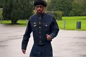 谁的造型最时尚？法国队球员们抵达国家队基地图片