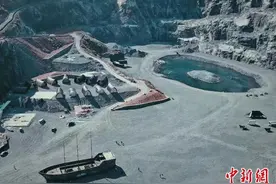 浙江矿山变身“小冰岛” 吸引长三角游客“打卡”图片