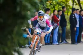 在宝安人才林公园体验速度与激情！第十五届凤凰山自行车（TT）挑……图片