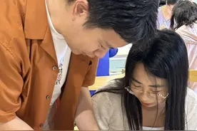 在杨浦这里，白领们找到组织找到“家”图片