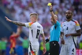 邮报：泰勒争议判罚得到欧足联认可，因无缘执法决赛已返回英格兰图片