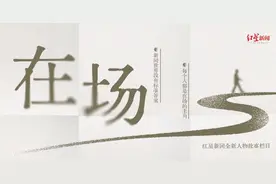错认“亲爹”16年后，他的名字终于刻上亲生父亲的墓碑丨在场图片