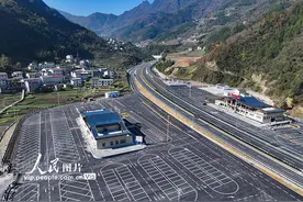 重庆：陕渝首条直连高速公路巫镇高速正式建成通车图片