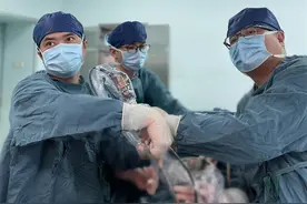 安徽10岁患儿肺部反复感染咯血，武汉医生勇接“烫手山芋”，成功微创“拆弹”图片