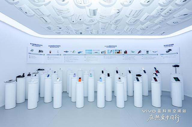 在 vivo 成立 30 周年的节点上，全新的 vivo Vision 探索版正式亮相了
