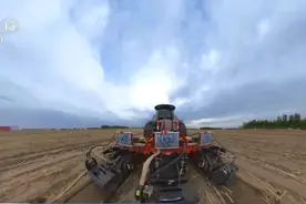 智能农机“唱主角” 希望的田野描绘好“丰”景图片