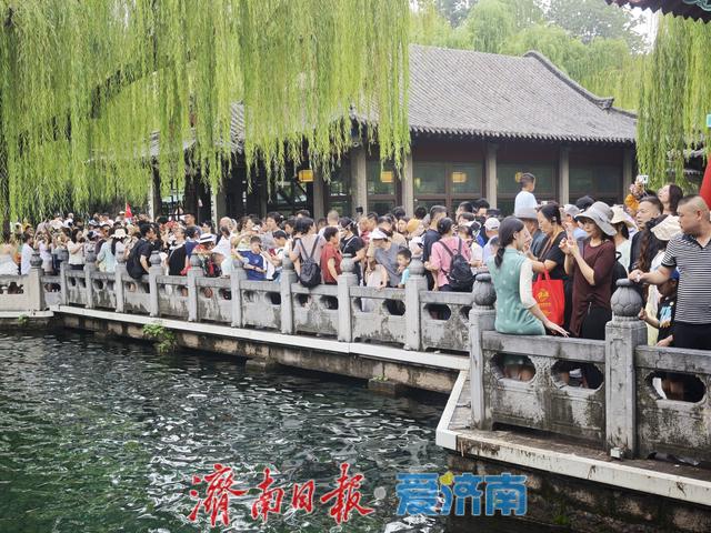 一年四季 泉在济南丨打卡赏泉！“趵突腾空”再现 游客纷至沓来