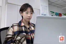 阎琴：见网友 见自贡 见人生图片