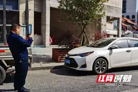 南县城管：停车不再“任性” 营商环境持续优化图片