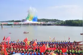 麻阳首届传统龙舟赛总决赛开赛！ 24支龙舟队决战马南图片