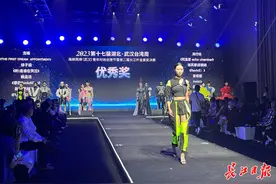 海峡两岸青年T台同秀拼创意图片