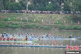 2025年粤港澳大湾区龙舟邀请赛举行图片