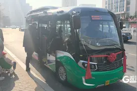 青岛又登央视！“宝宝巴士”引领城市交通新风尚图片