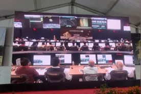 印度探月车开始探索月球表面图片