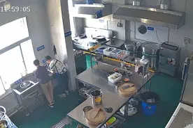 一个动作！老板被拘，厨师被罚！图片