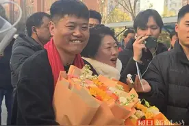 男子错认“亲爹”16年后寻亲成功，一家人要求“假爹”公开道歉图片