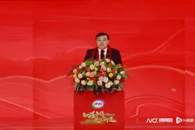 4亿重奖员工和合作伙伴，伊利年会展望2025发展引擎图片