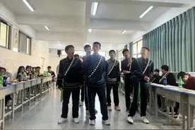 她在凉山支教的最后一堂课，看哭网友图片