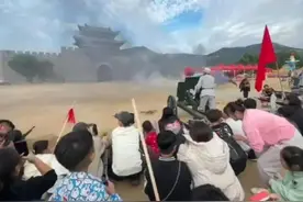 沉浸式体验《亮剑》！山东一景区“跟着团长打县城”项目爆火图片