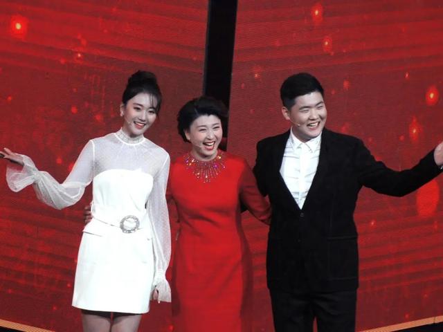 闫学晶母子先后道歉，代言品牌佐香园否认闫学晶持有公司股份，冒充佐香园账号称“爱买不买”的男子已被行拘