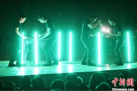 新锐作曲家安迪·秋保与沙盒打击乐团携《7·柱》带来炫酷音乐图片