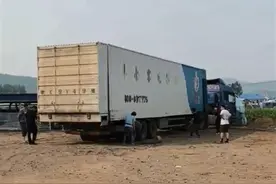 厢式货车如“变形金刚”6分钟变为酒楼，厂家：可摆20桌宴席，订单已排到9月图片