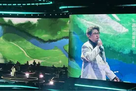 韩红含泪发声：今天唱歌的不是我一个人，还有我天上的妈妈图片