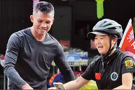 中国女孩为学泰拳，骑行35天跨越2400公里，终获泰国拳王指导图片