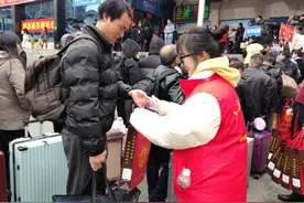 打工夫妻的返岗路：踏上专列，从村口直达厂门图片