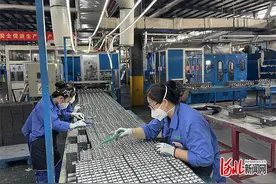 河北新河：一块“蓄电池”链起一个产业集群图片