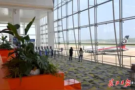 来此观景台，感受飞机起降的震撼图片