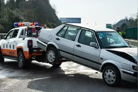 不到10公里要缴2.1万！高速“天价救援费”调查：拿不到发票，问不出收费理由图片