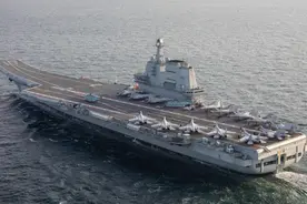 首艘国产航母山东舰入列满5年，今年首次开展双航母编队演练图片