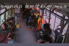 点赞！公交司机用海姆立克法50秒救下卡喉男童图片