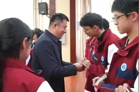 这些初中生，有了新身份图片