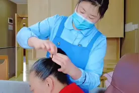 16位钢铁行车女工跨界做养老护理员：“职场转型，我们行业选对了！”图片