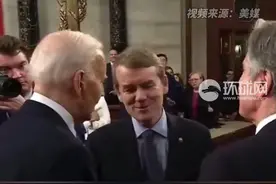 拜登被麦克风录下与议员对话，称自己和内塔尼亚胡来到“摊牌时刻”图片