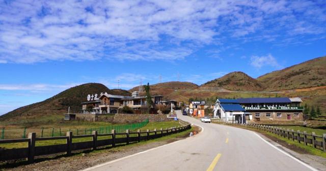 乌蒙大草原：邂逅静谧诗意的云端仙境