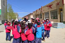 全国民族团结进步模范个人谭景柱：七年援藏路，浓浓援藏情图片