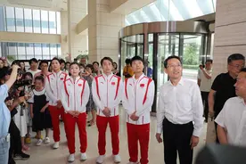 奥运冠军陈梦、练俊杰、李越宏、孙梦雅做客大众报业集团图片