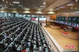 昆明迎来七夕鲜花交易高峰图片