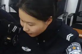 00后“两拐”徒弟和她的“两杠一”师父图片