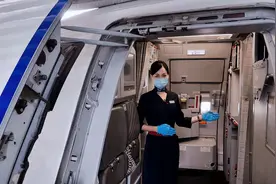 暑运里的东航乘务长：客流量大，服务要更细更暖图片