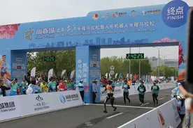 青年早新闻｜“五一”假期将至，各地文旅开启“抢人”大战图片