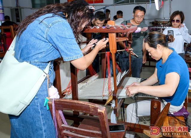 全国文旅媒体人暨文艺名家走进多彩边关