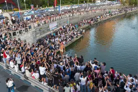 图说｜天津大爷跳出“8A”级景区，劝年轻人勿盲目跟风图片