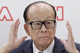 长和上千亿港口交易暂停后，李嘉诚首次露面图片