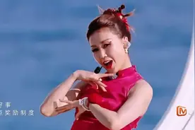 热搜第一！“初代唱跳女王”王蓉回应被淘汰：“复活”不了就参加《乘风2026》图片