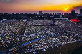 和5万人一起摇滚图片